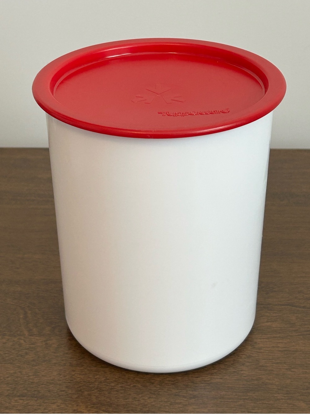 TUPPERWARE CANISTER "B" WITH ONE TOUCH RED SEAL